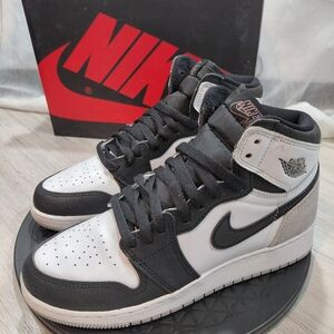 Nike Womens Air Jordan 1 High Retro White/Bleached Coral Black Sneakers SIZE W8